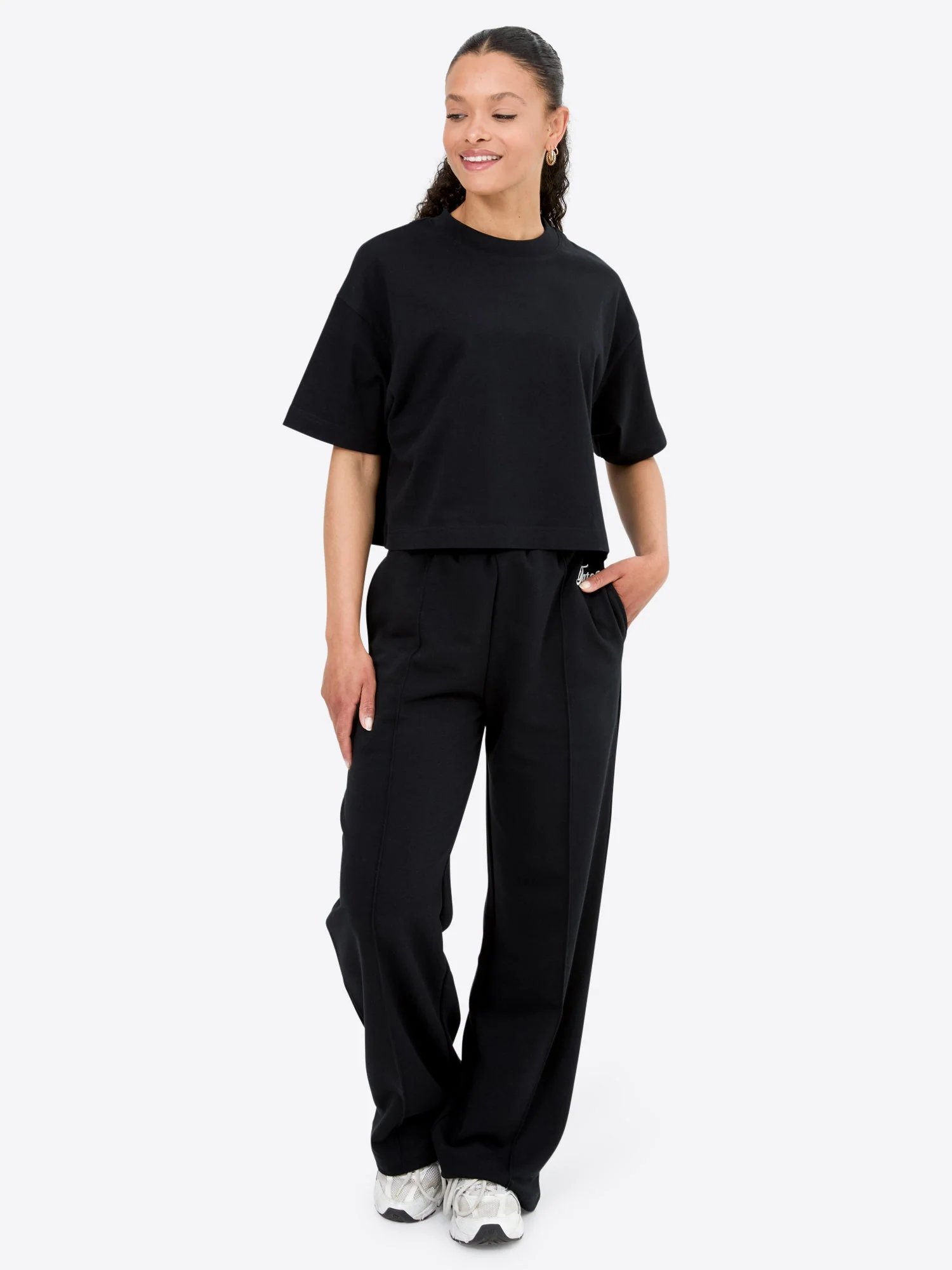 Crop T-Shirt – Schwarz - Image 3