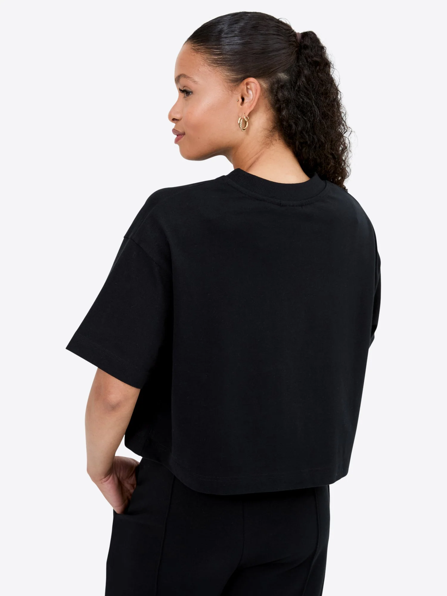 Crop T-Shirt – Schwarz - Image 4