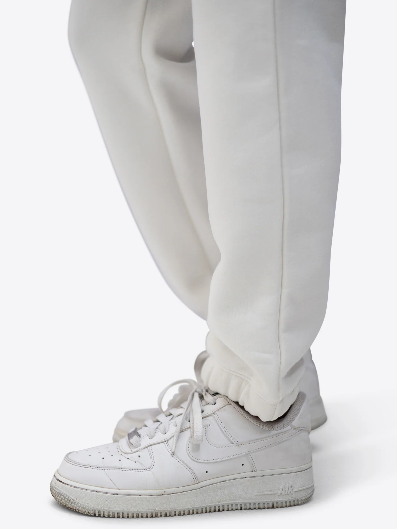 Jogginghose mit engem Bein – Off white - Image 4