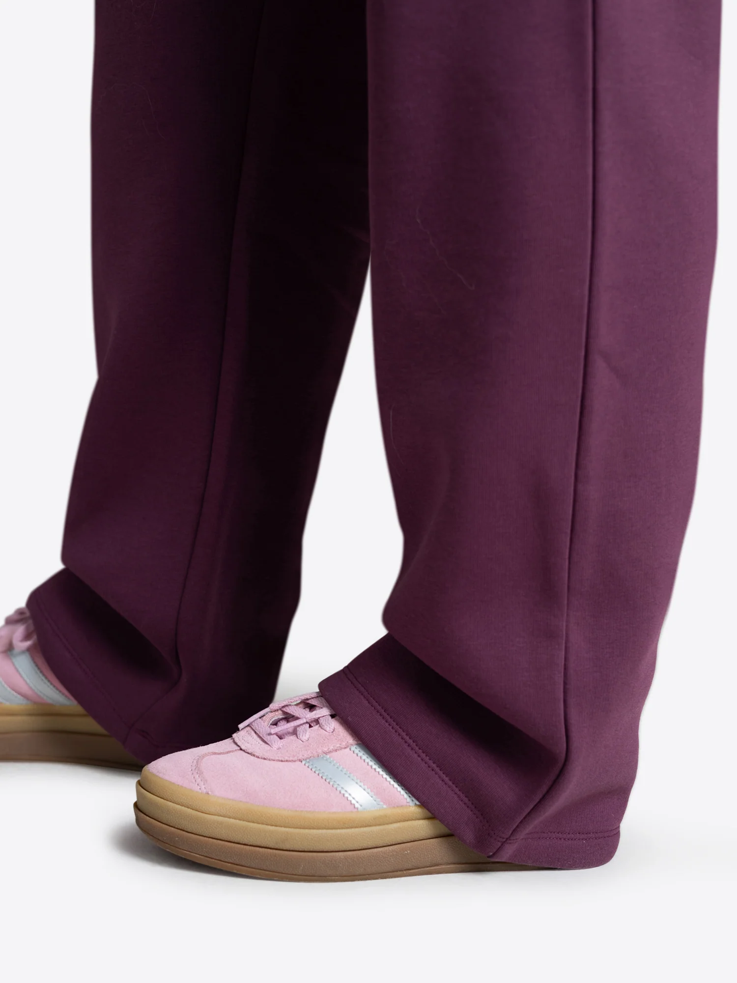 Jogginghose mit weitem Bein – Aubergine - Image 5