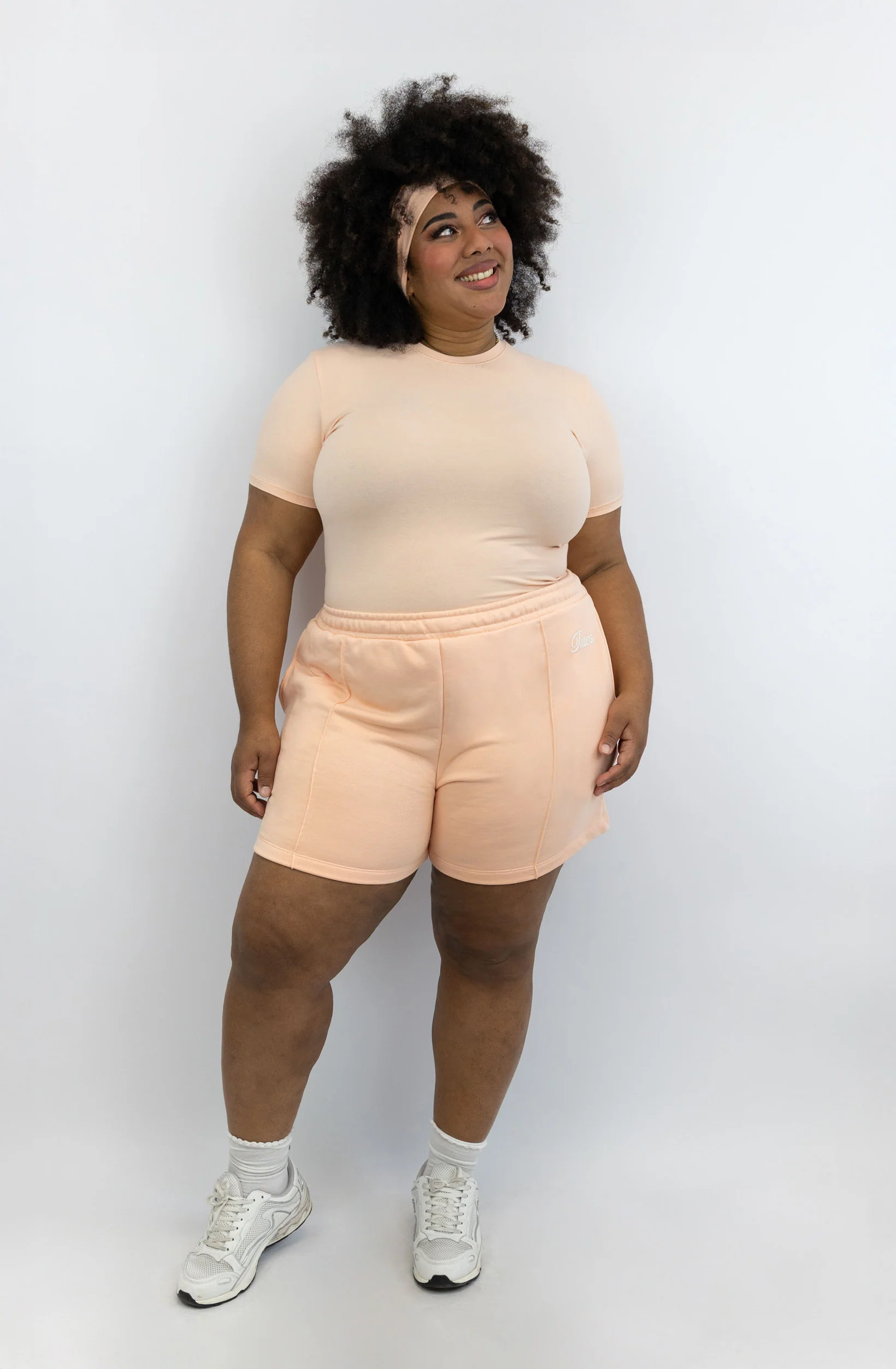 Light Jogginghose kurz mit Biese – Peach - Image 2