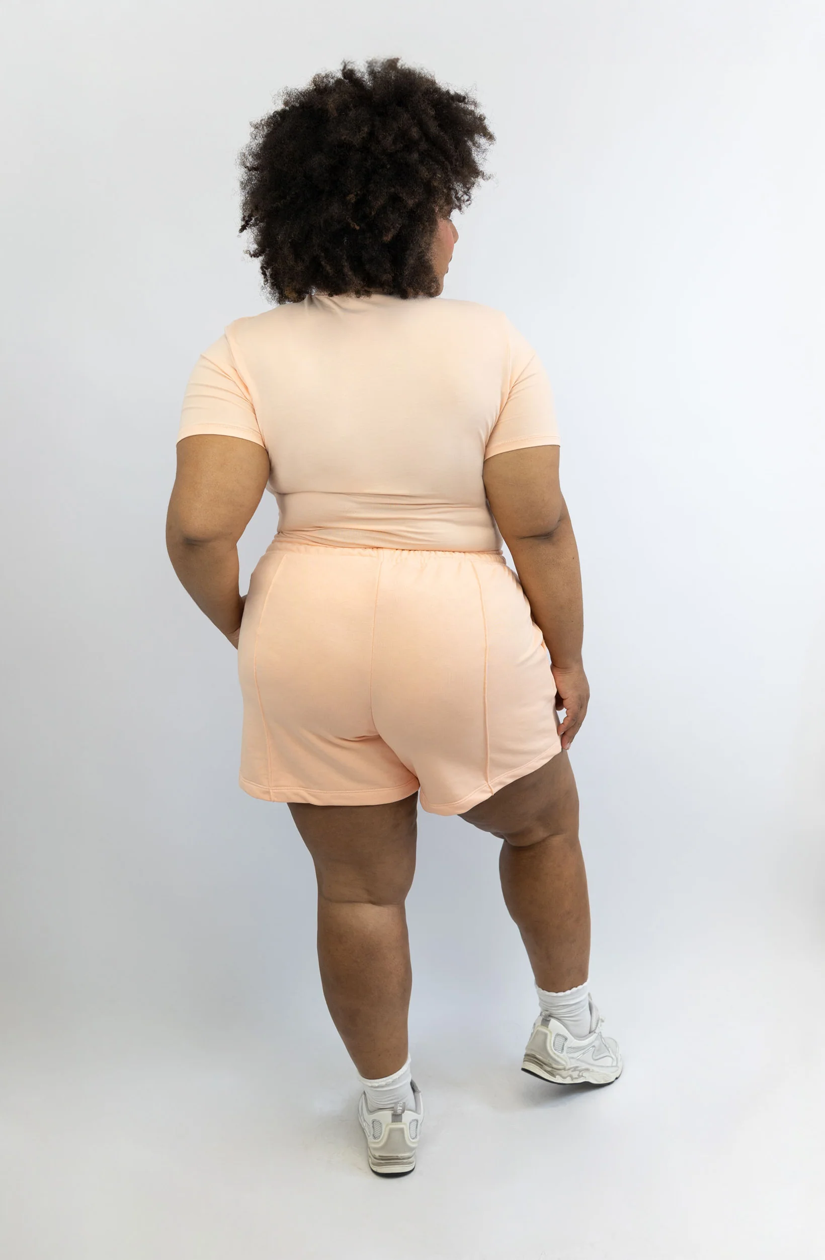 Light Jogginghose kurz mit Biese – Peach - Image 4