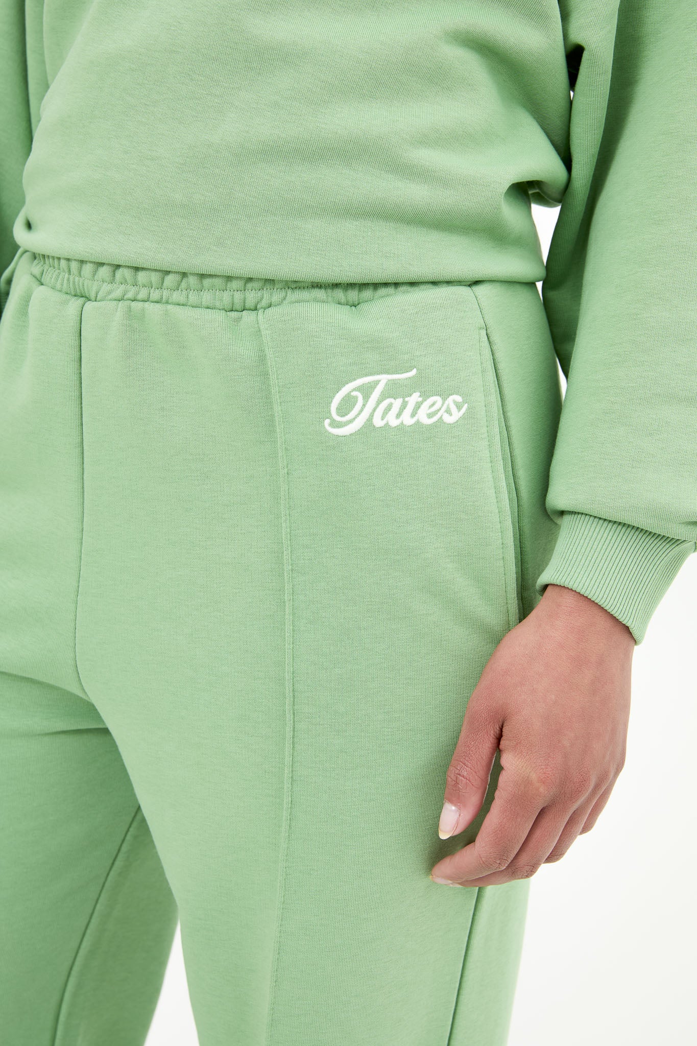 Light Jogginghose mit Biese – Matcha - Image 3