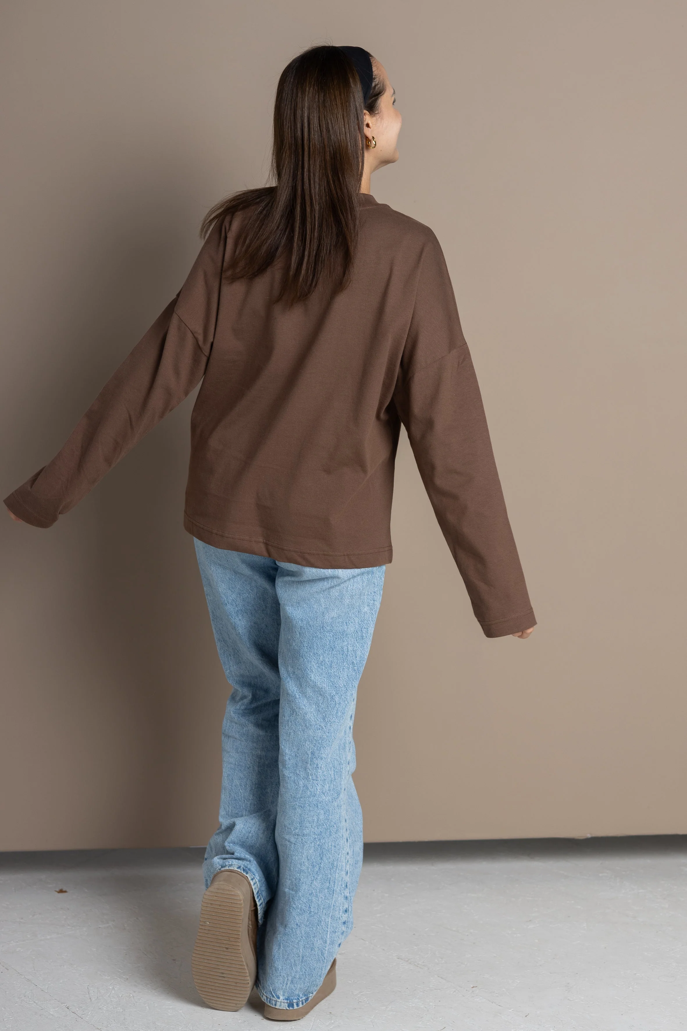 Oversized Longsleeve – Chocolate - Image 2