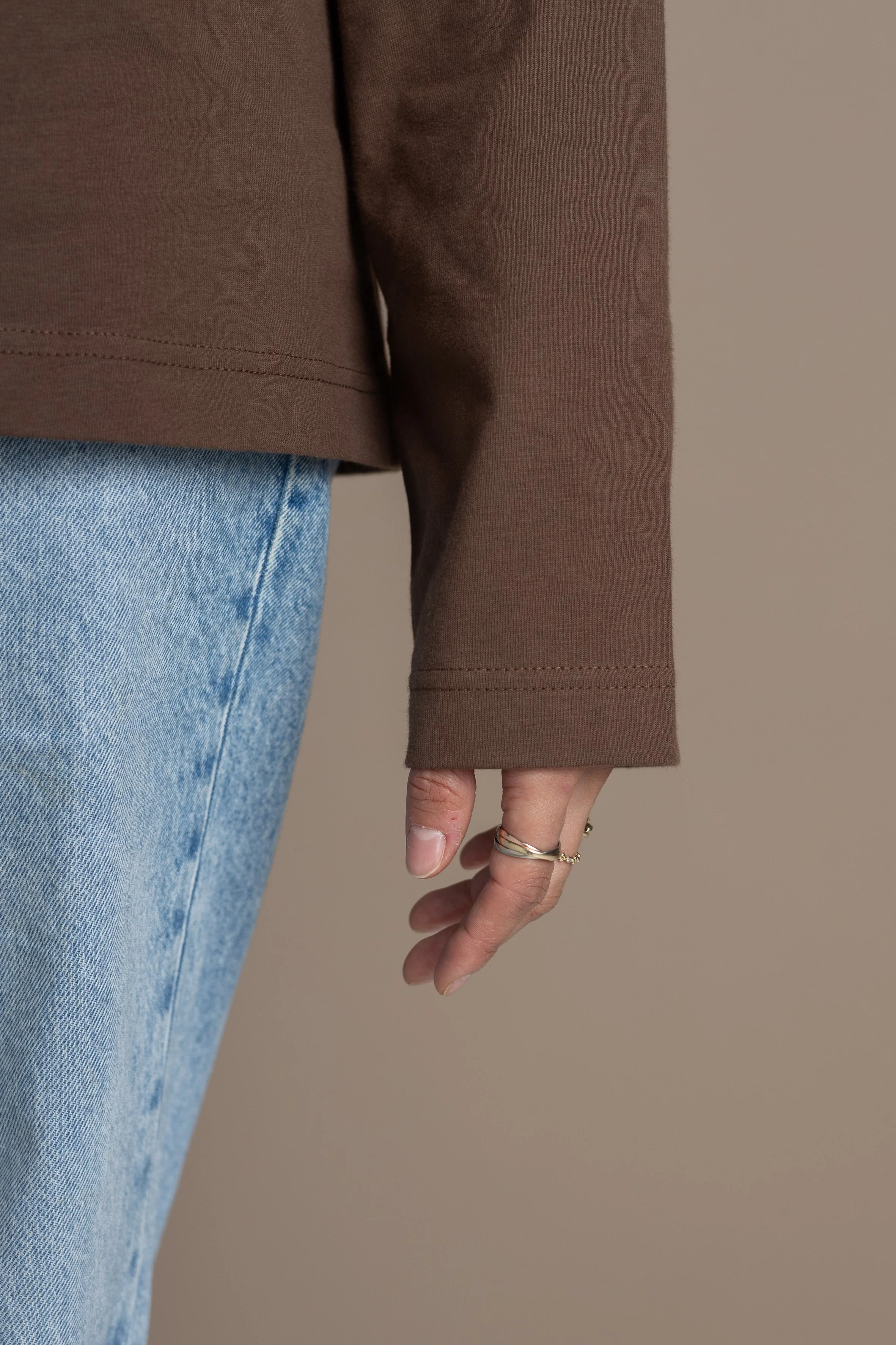 Oversized Longsleeve – Chocolate - Image 4