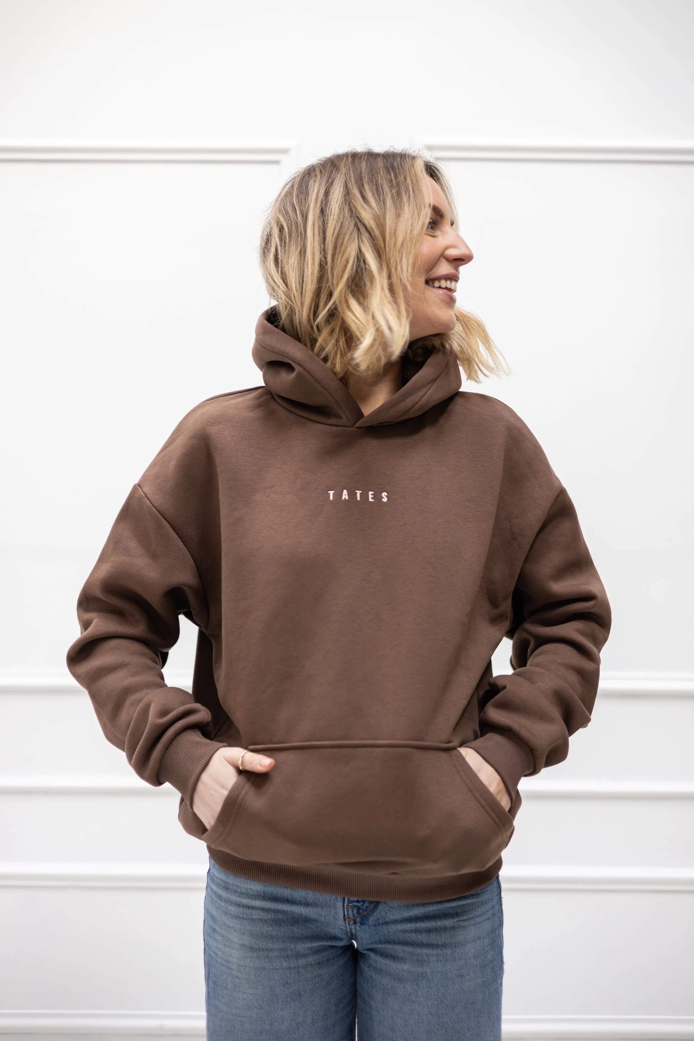 Regular Waistband Hoodie "Stay kind" – Chocolate - Image 2