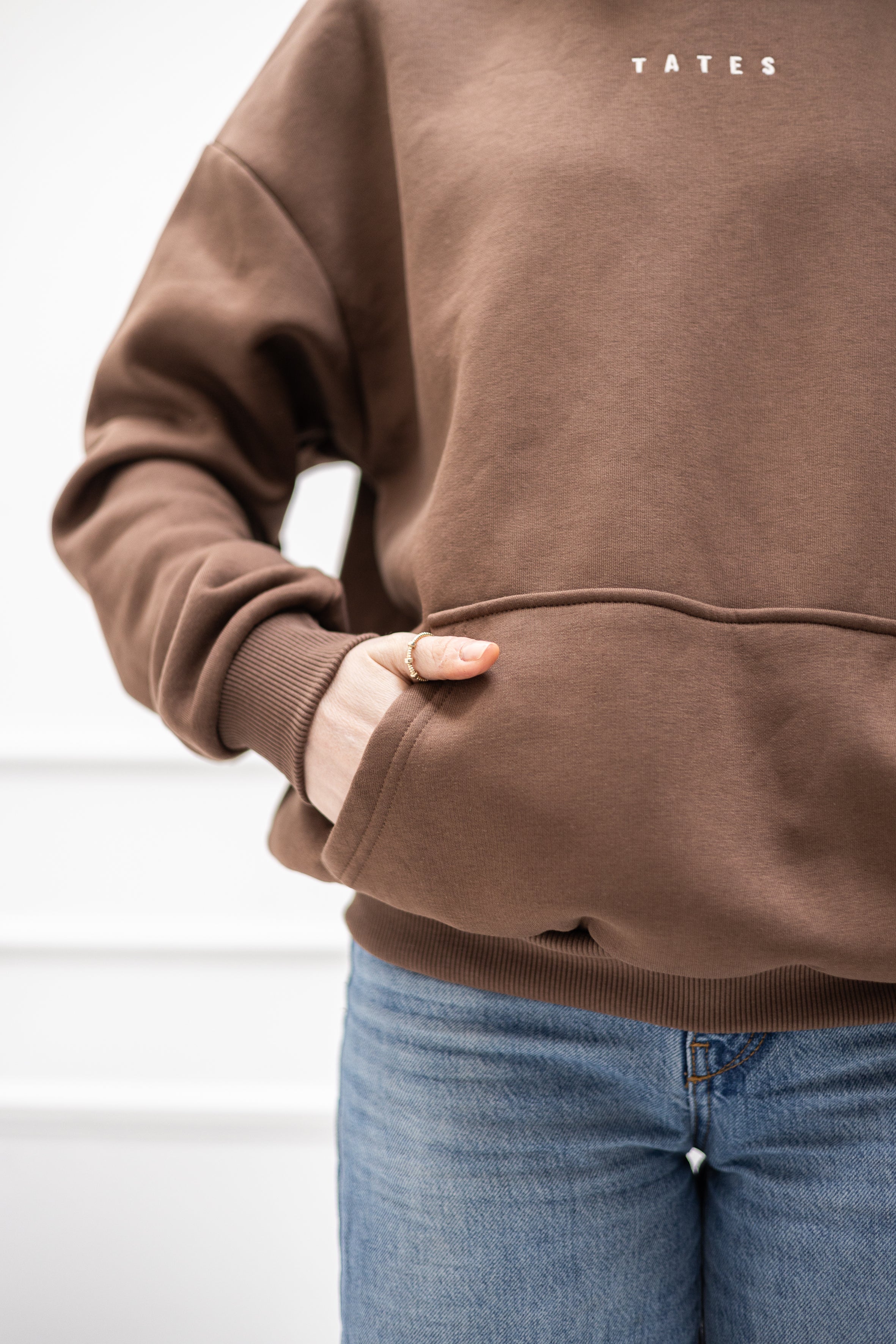 Regular Waistband Hoodie "Stay kind" – Chocolate - Image 4