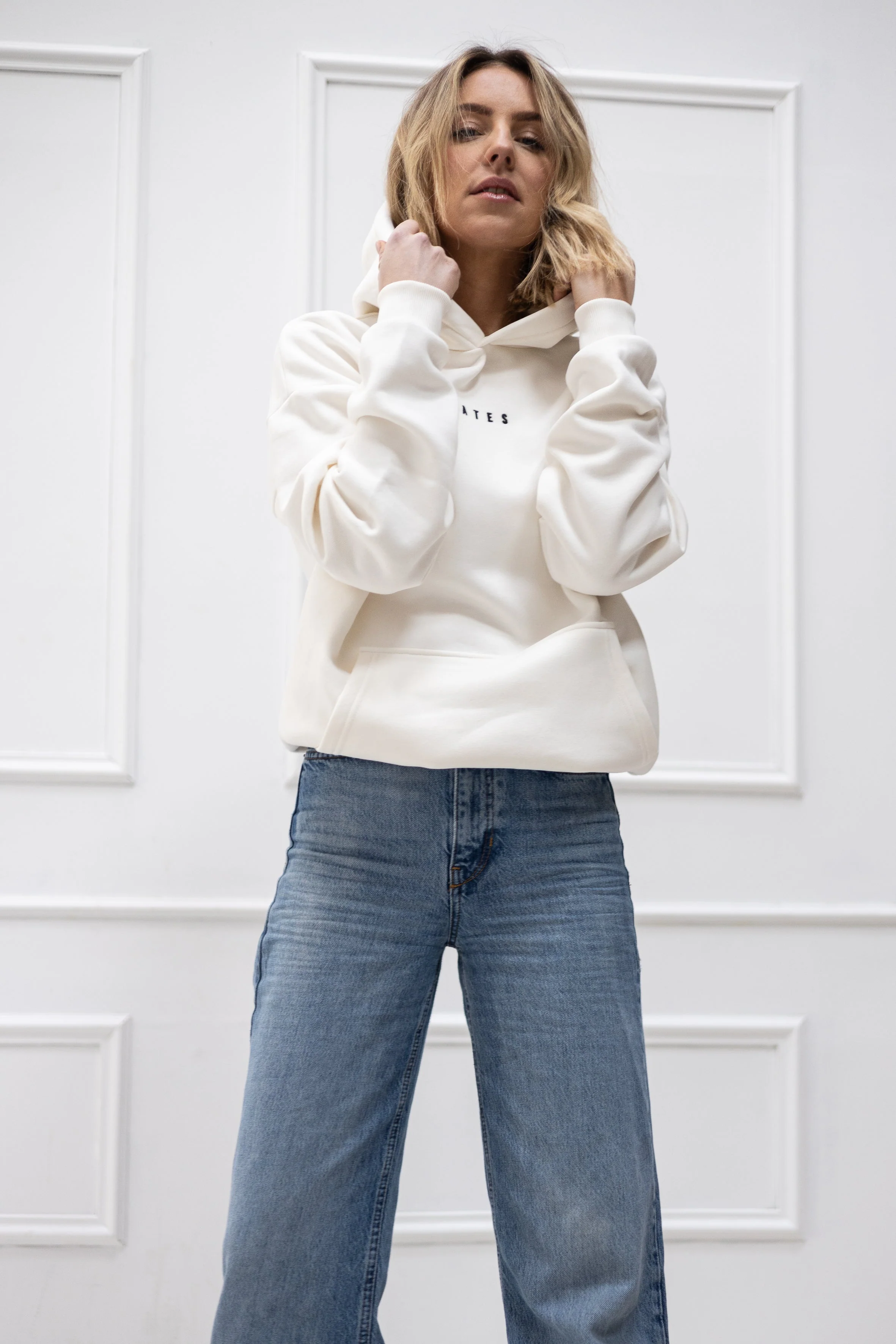 Regular Waistband Hoodie "Stay kind" – Off white - Image 2