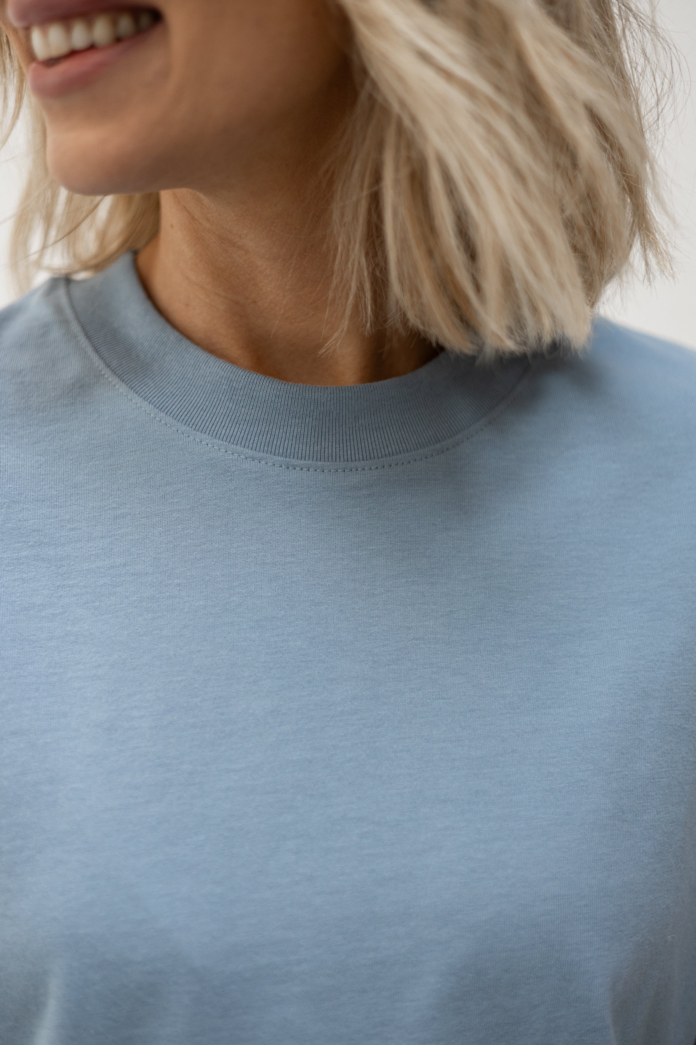 Oversized T-Shirt 1.0 "Stay kind" – Dusty Blue - Image 3
