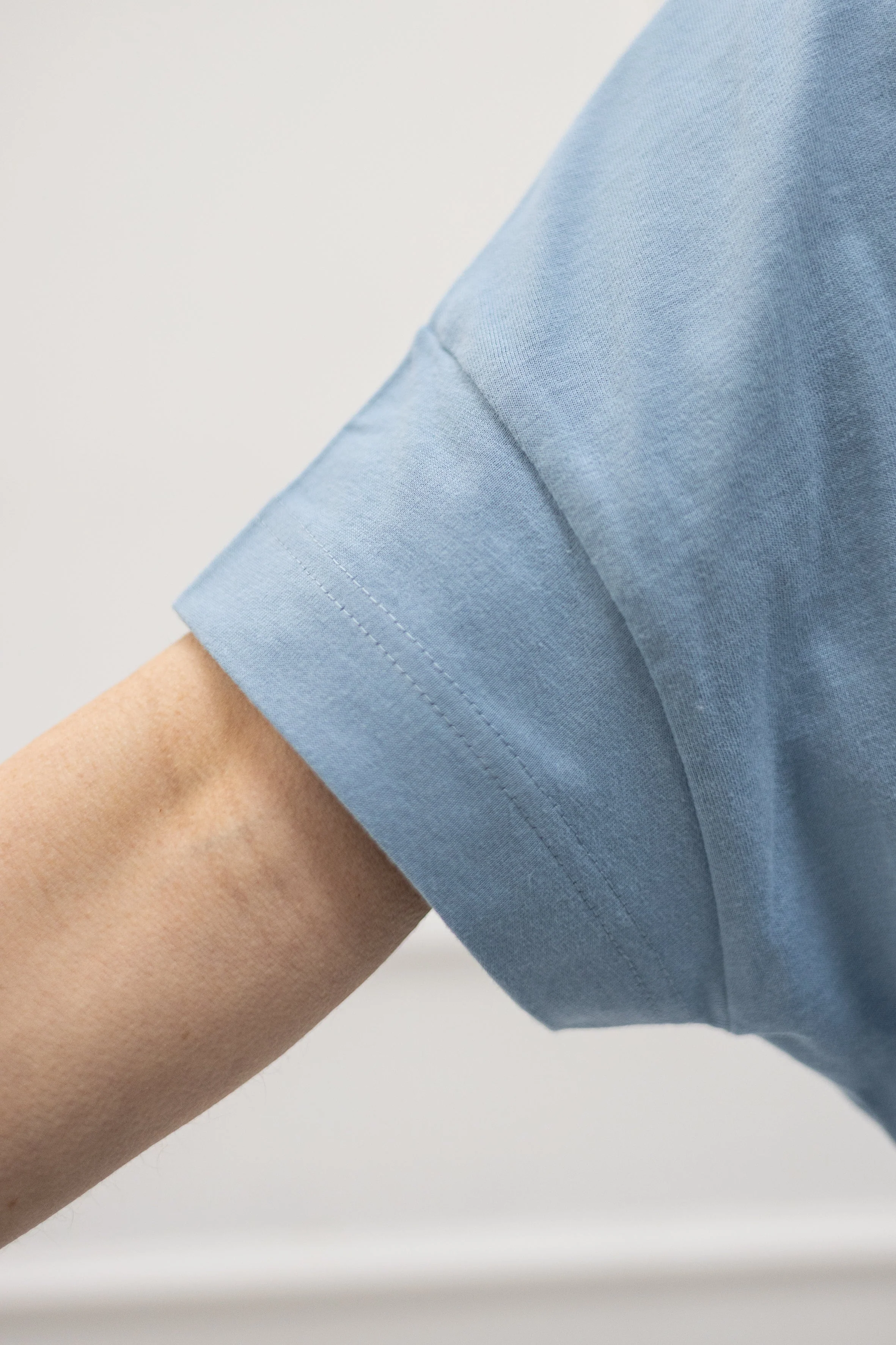 Oversized T-Shirt 1.0 "Stay kind" – Dusty Blue - Image 4