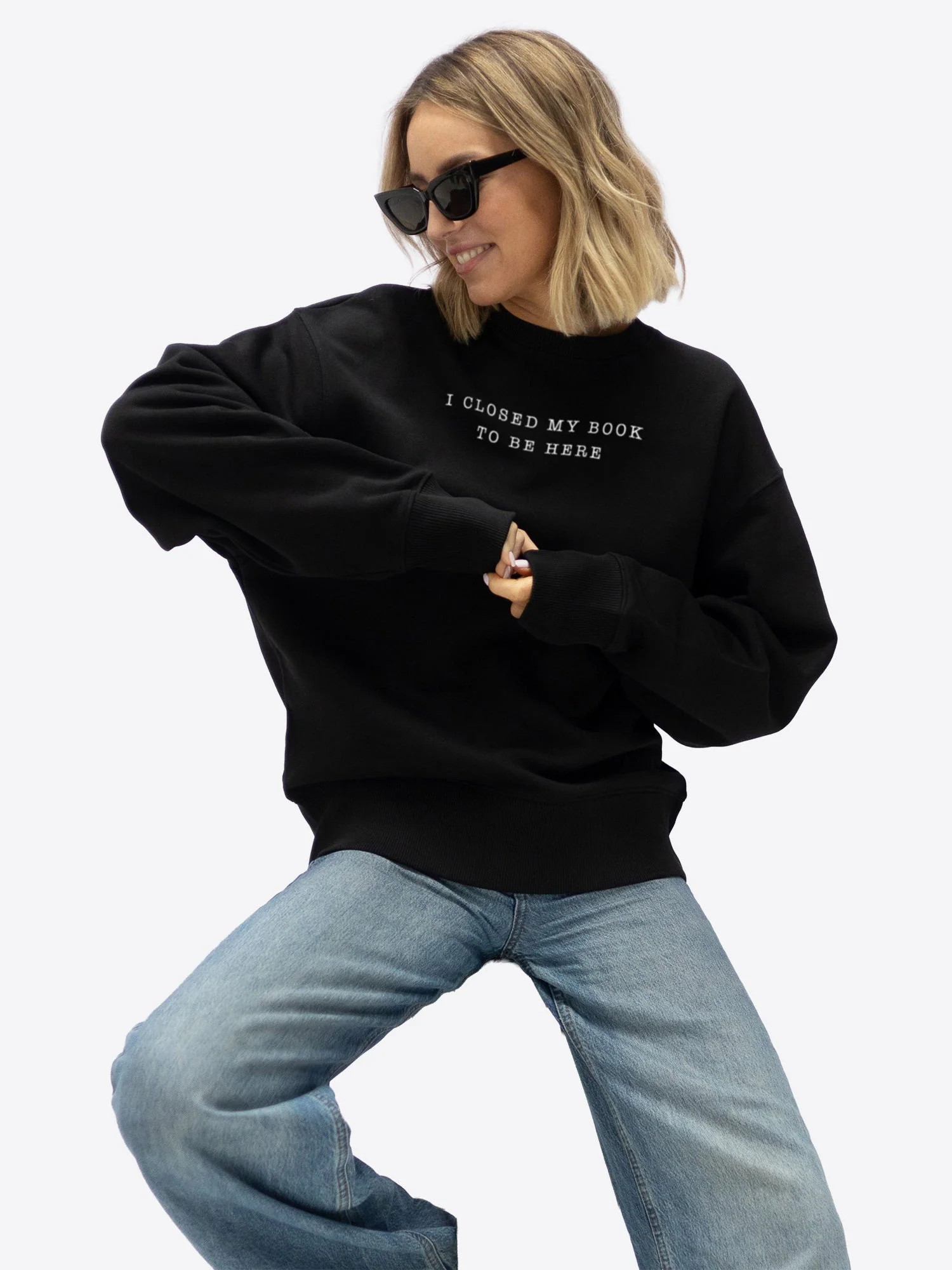 Sweater (Oversized) "I closed my book" – Schwarz