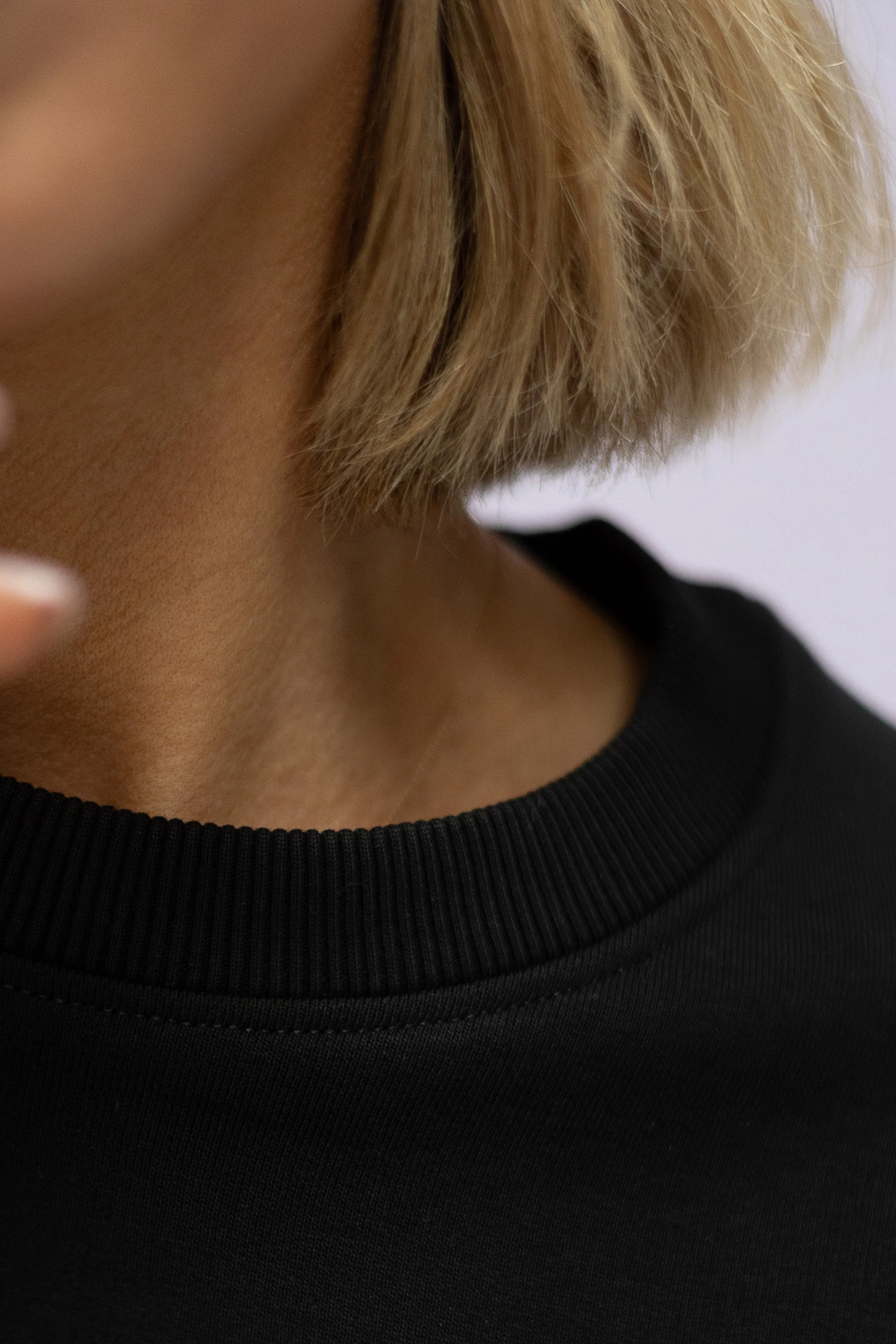 Sweater (Oversized) "I closed my book" – Schwarz - Image 2