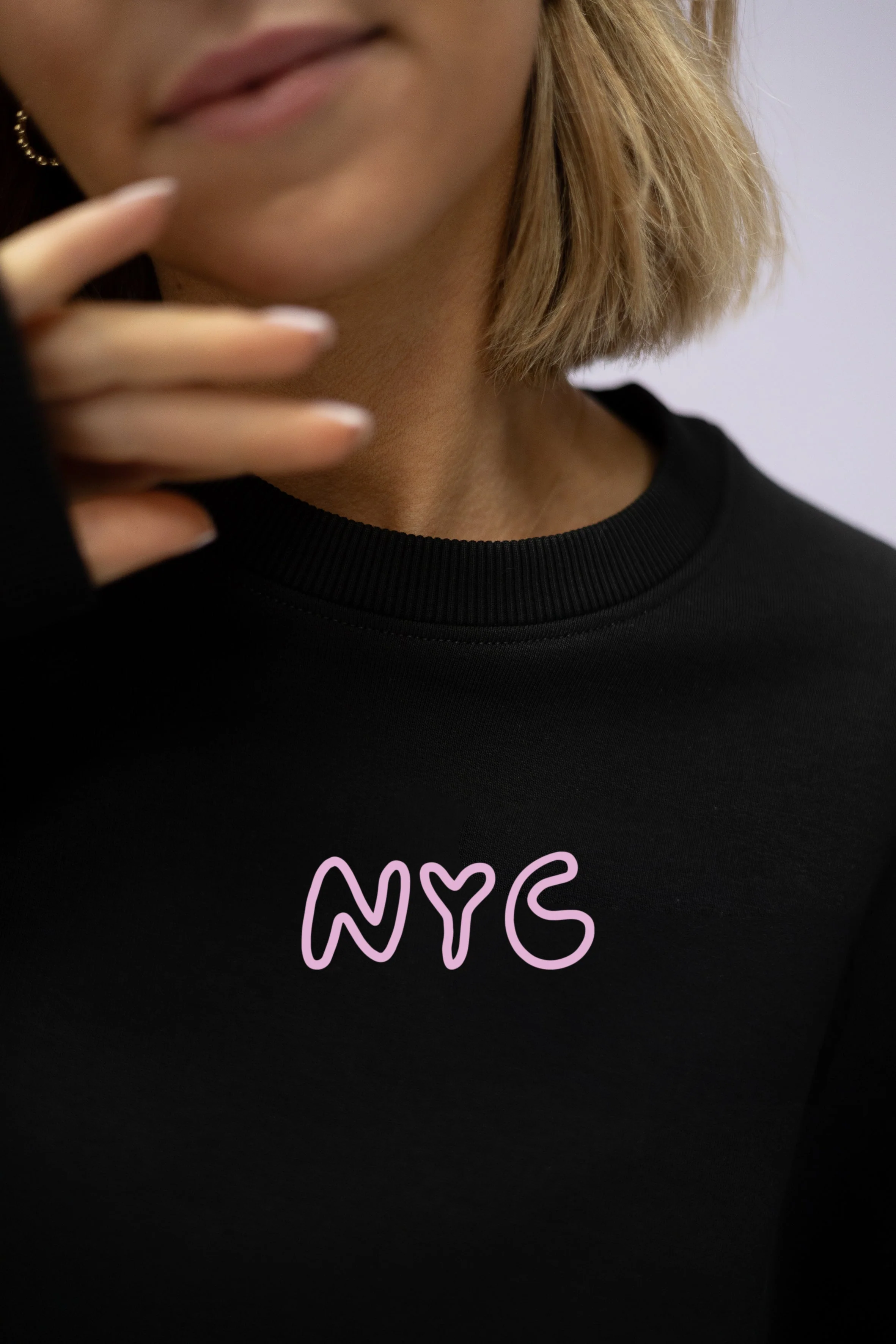 Sweater (Oversized) "NYC" – Schwarz - Image 3