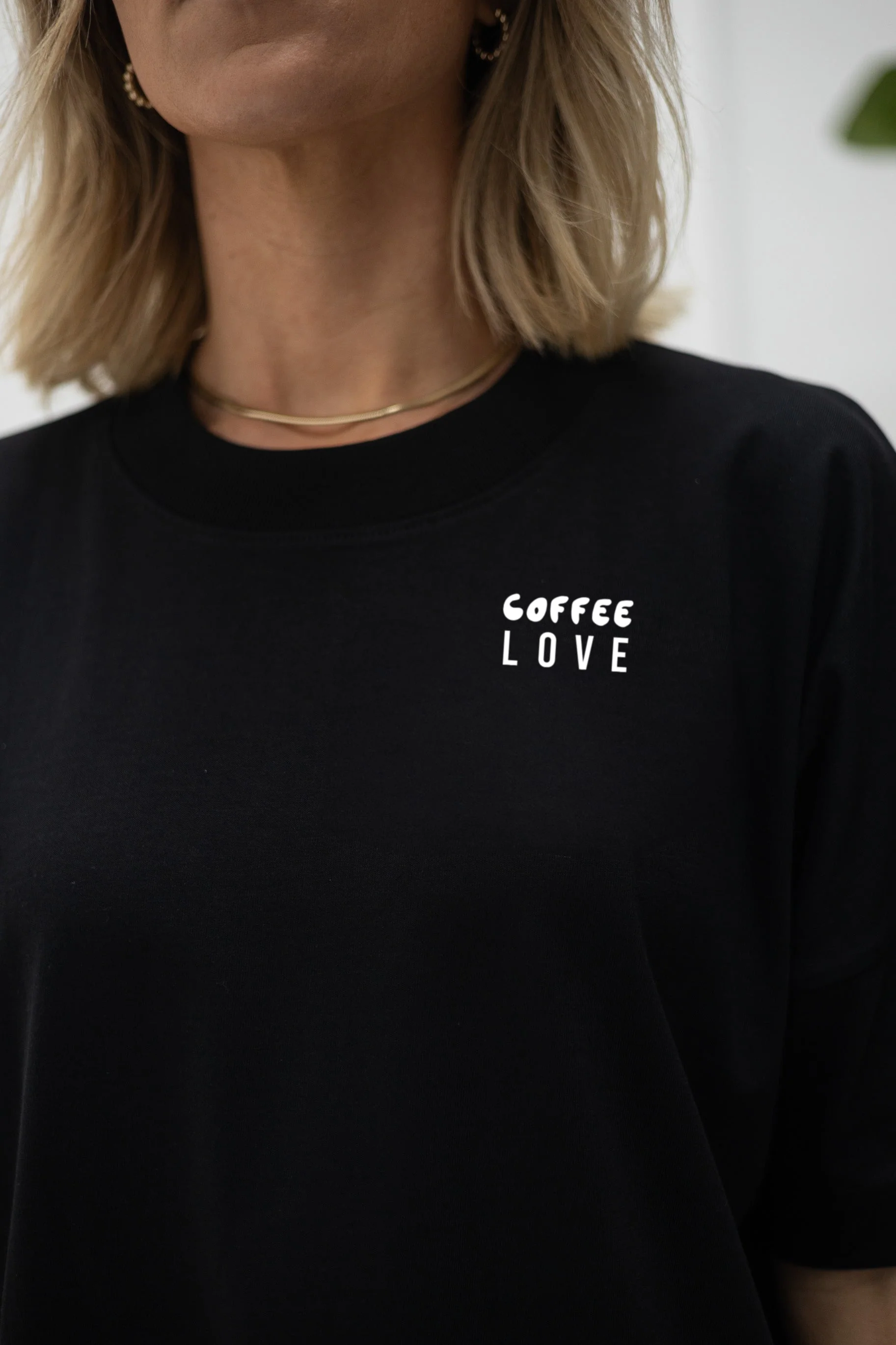 T-Shirt "I made you coffee" – Schwarz - Image 3