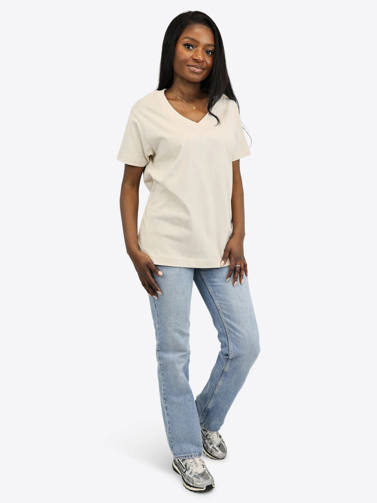 V-Ausschnitt T-Shirt – Beige - Image 2