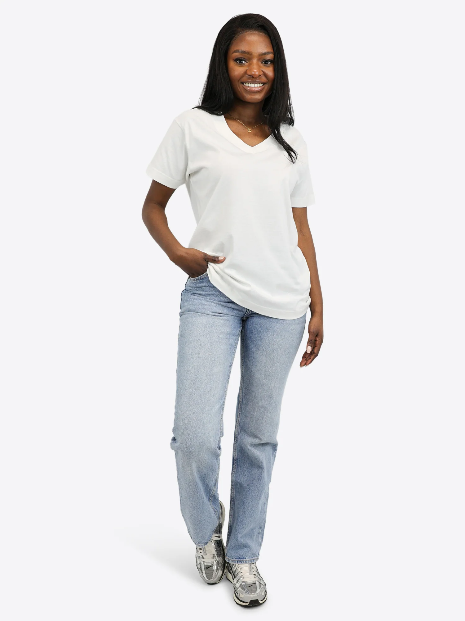 V-Ausschnitt T-Shirt – Off white - Image 2