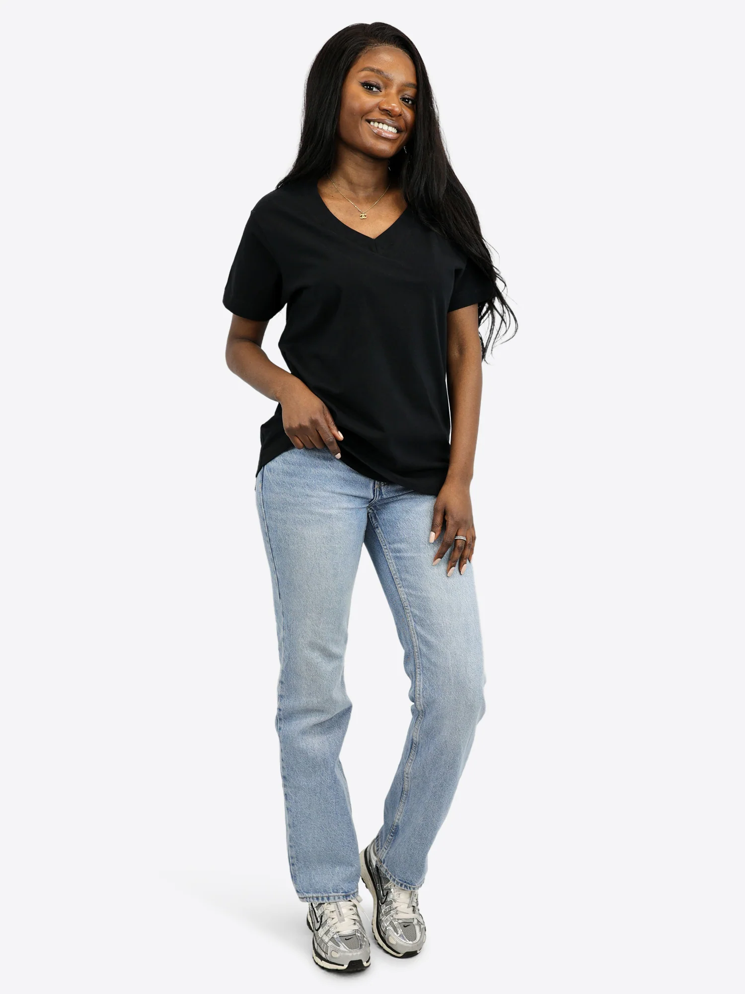 V-Ausschnitt T-Shirt – Schwarz - Image 2