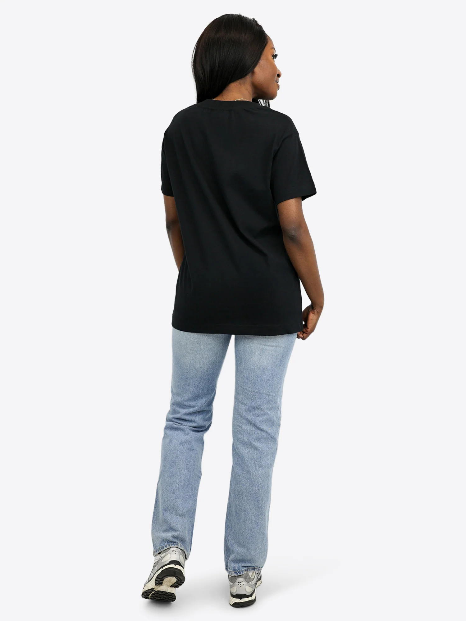 V-Ausschnitt T-Shirt – Schwarz - Image 3